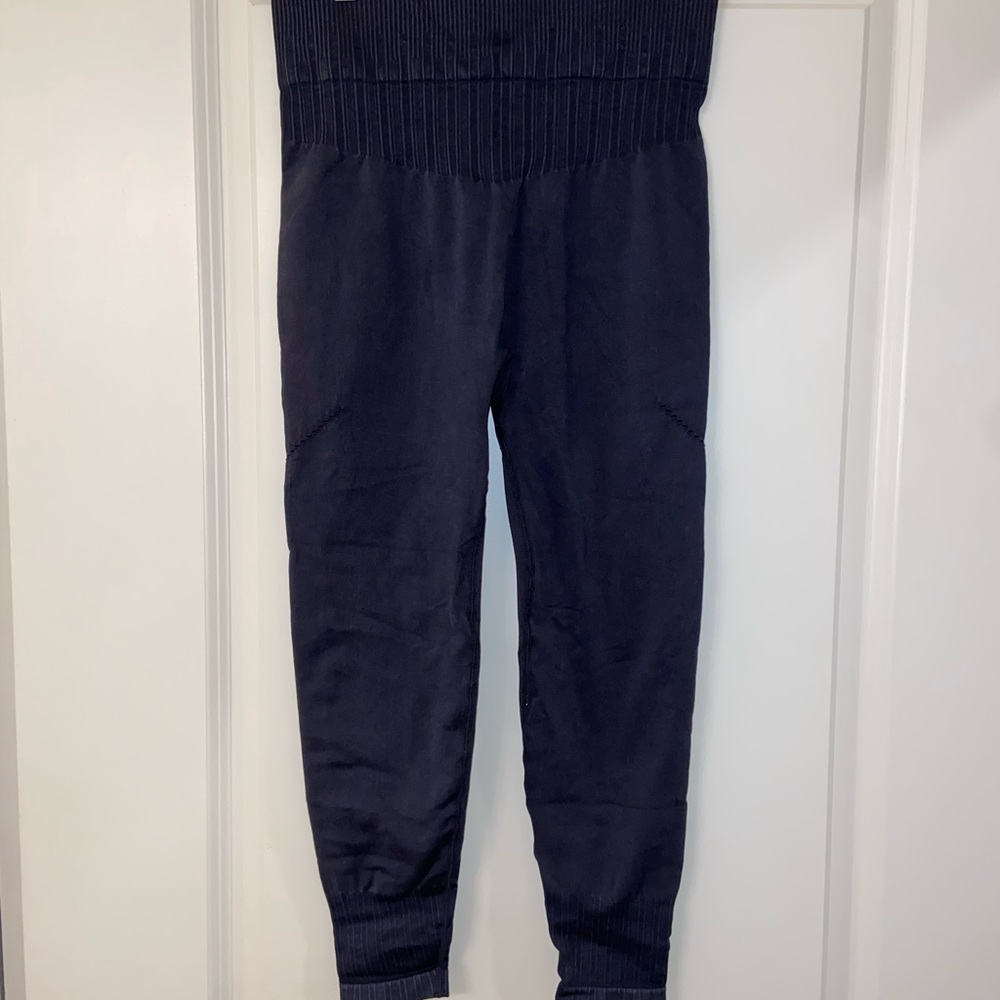 Black leggings. Size Medium.